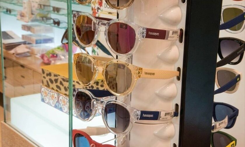 La presentazione della nuova collezione di occhiali da sole Havaianas presso Ottica Bellisario in corso Umberto