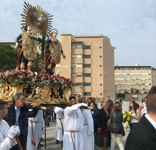 I Santi Medici in processione