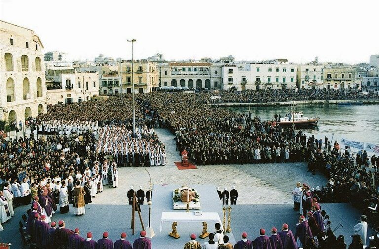 Il funerale di Don Tonino nel 1993