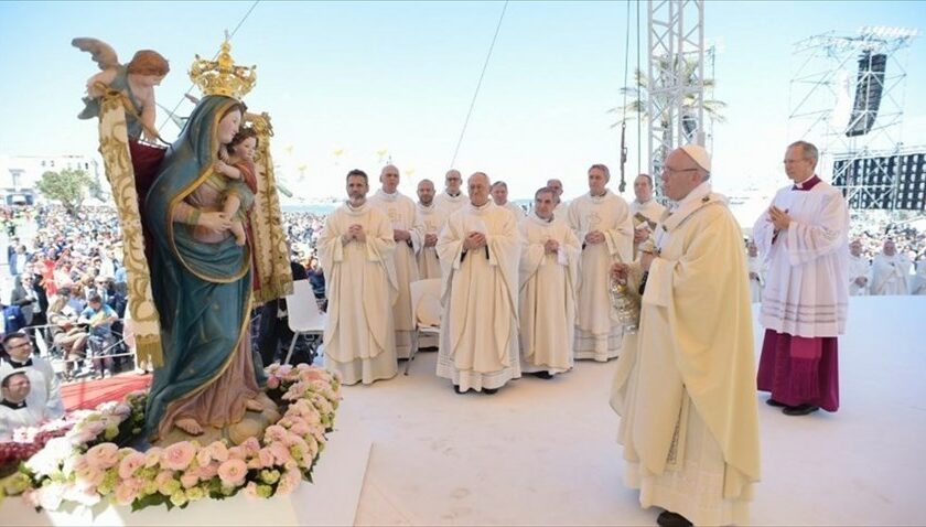 Papa Francesco a Molfetta per ricordare don Tonino
